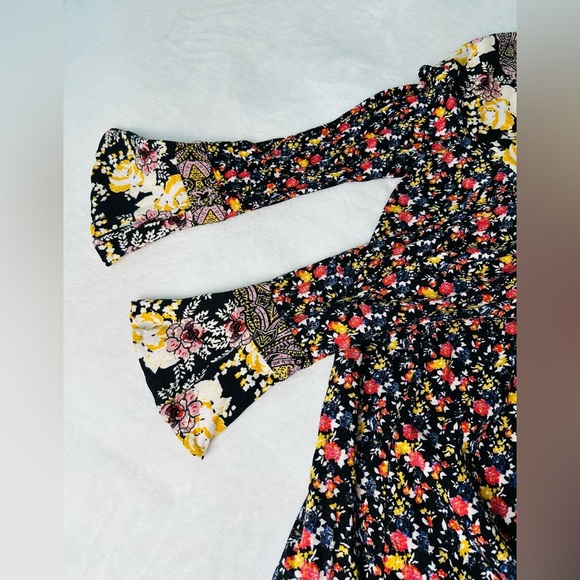 Free People Wildflower Fields Henley Tunic Boho Top Size Medium - Picture 5 of 9